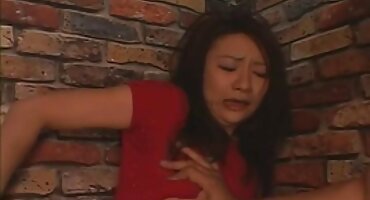 ardi2k sex Đẹp da trắng brunette quay trên một vòi nước đen dài của một người đàn phim sex gái đẹp ông da đen.